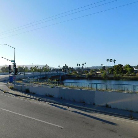 Super 8 By Wyndham Santa Cruz Beach Boardwalk Exterior foto