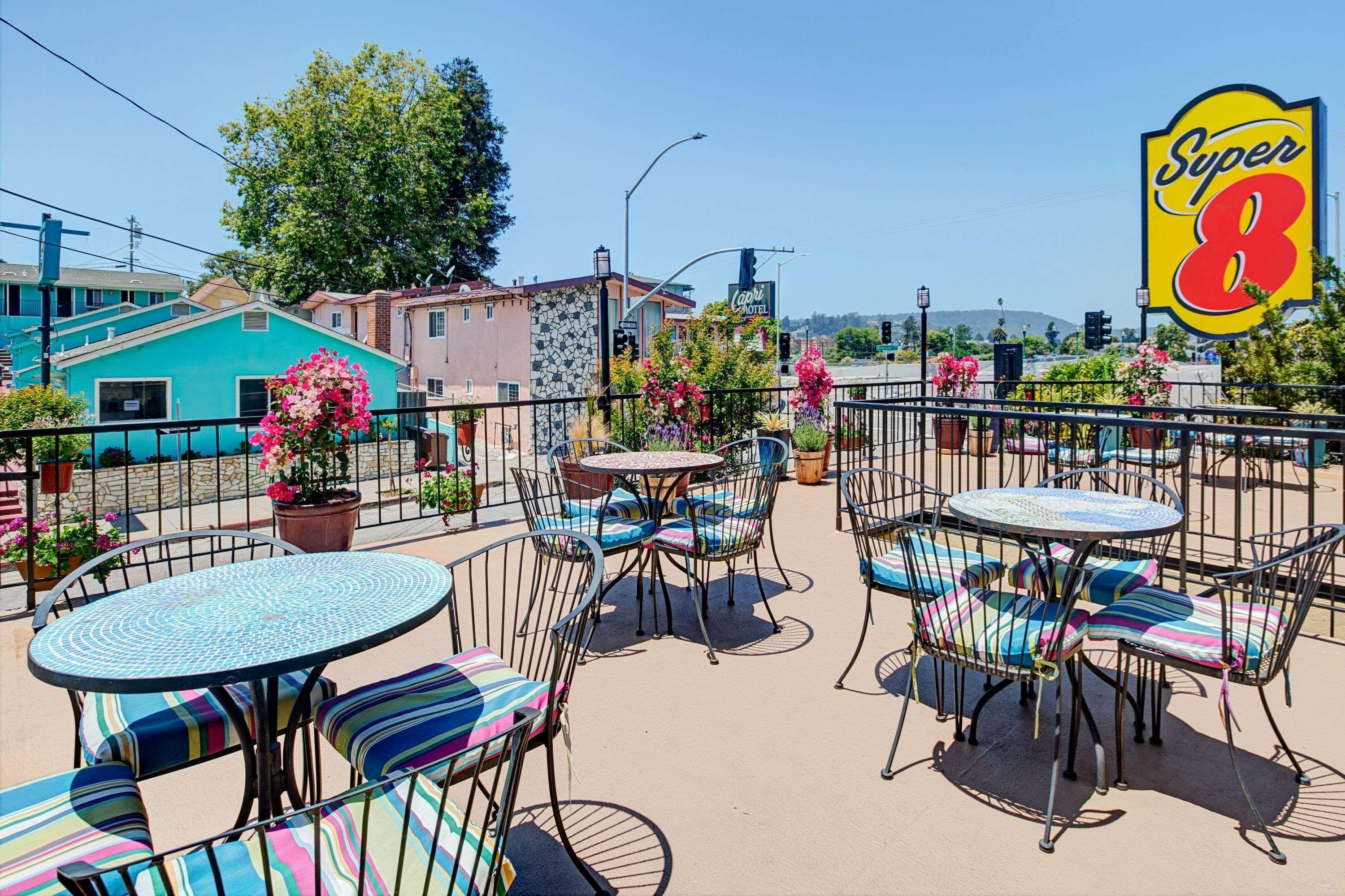 Super 8 By Wyndham Santa Cruz Beach Boardwalk Exterior foto