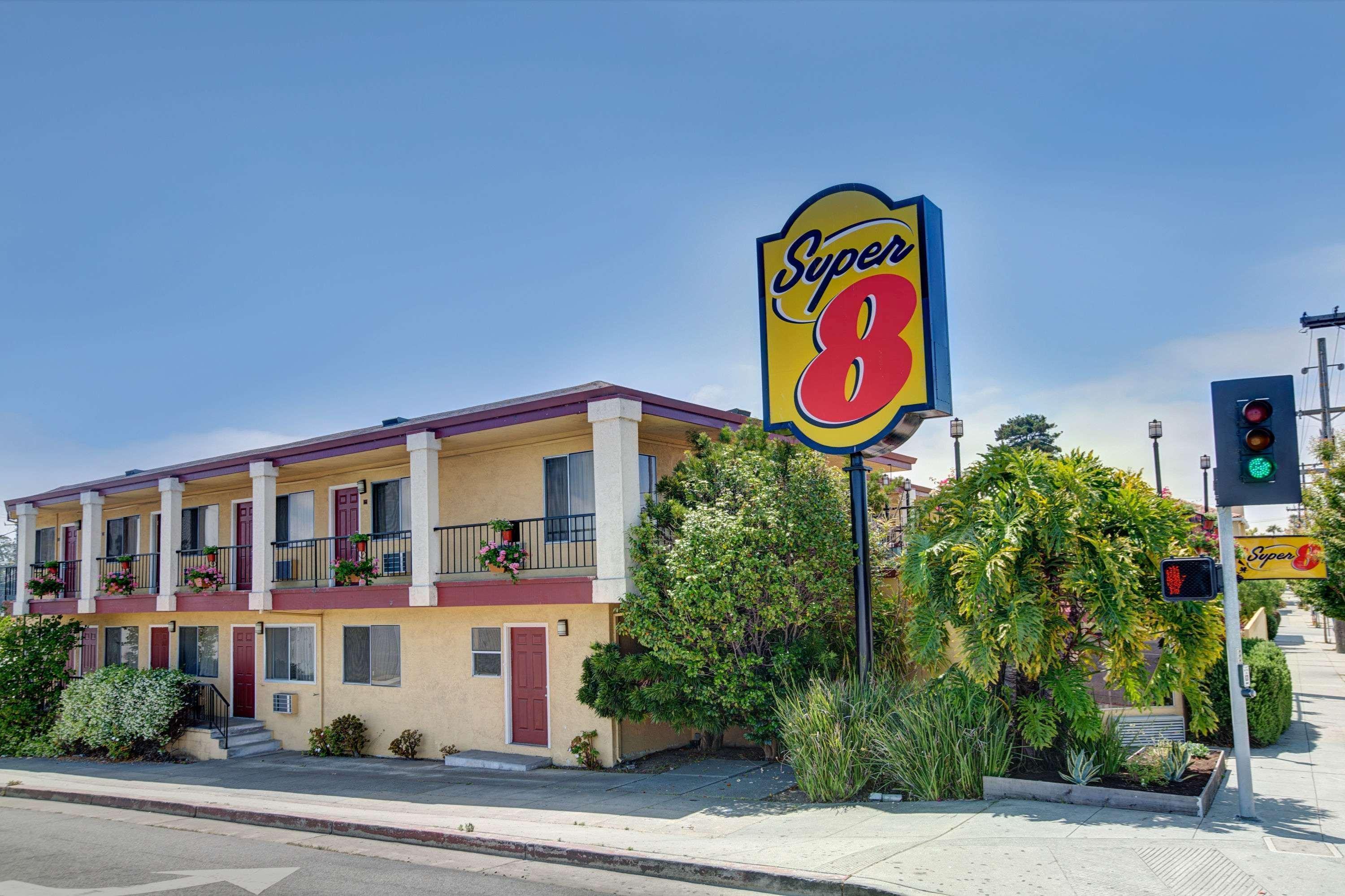 Super 8 By Wyndham Santa Cruz Beach Boardwalk Exterior foto